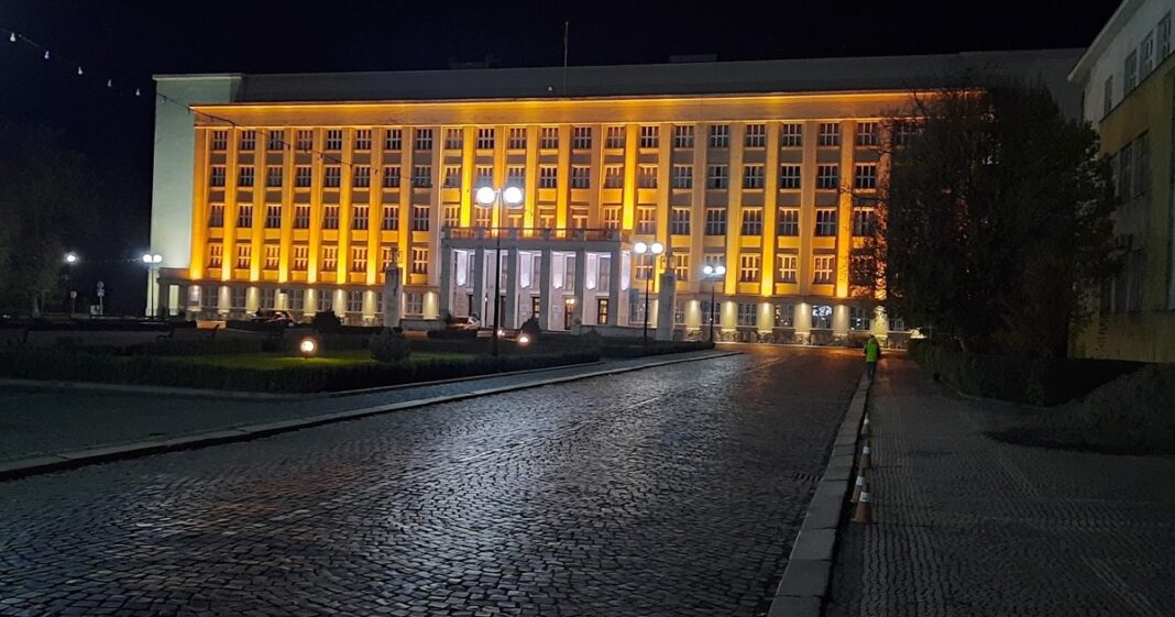 Будівля: Держгеокадастр в Ужгороді