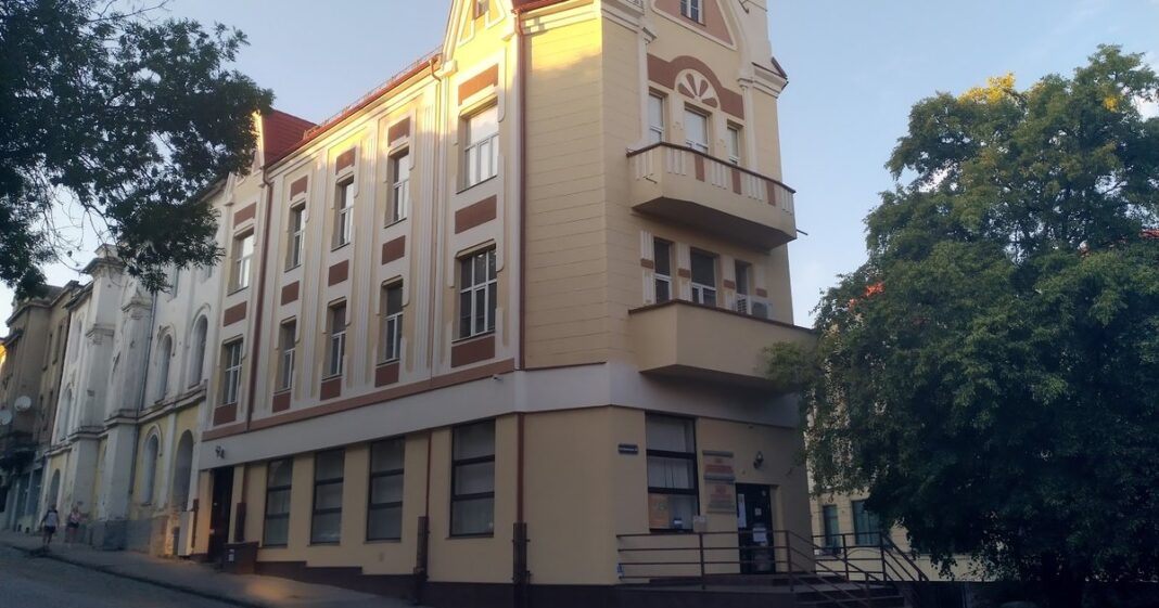 Здание: Облэнерго в Ужгороде («Закарпаттяобленерго» и «Закарпаттяенергозбут»)