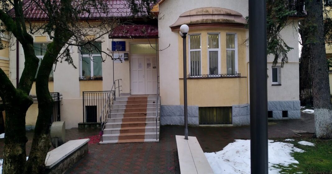 Здание: ЗАГС в Ужгороде