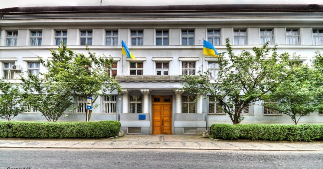 Будівля: Суди в Ужгороді